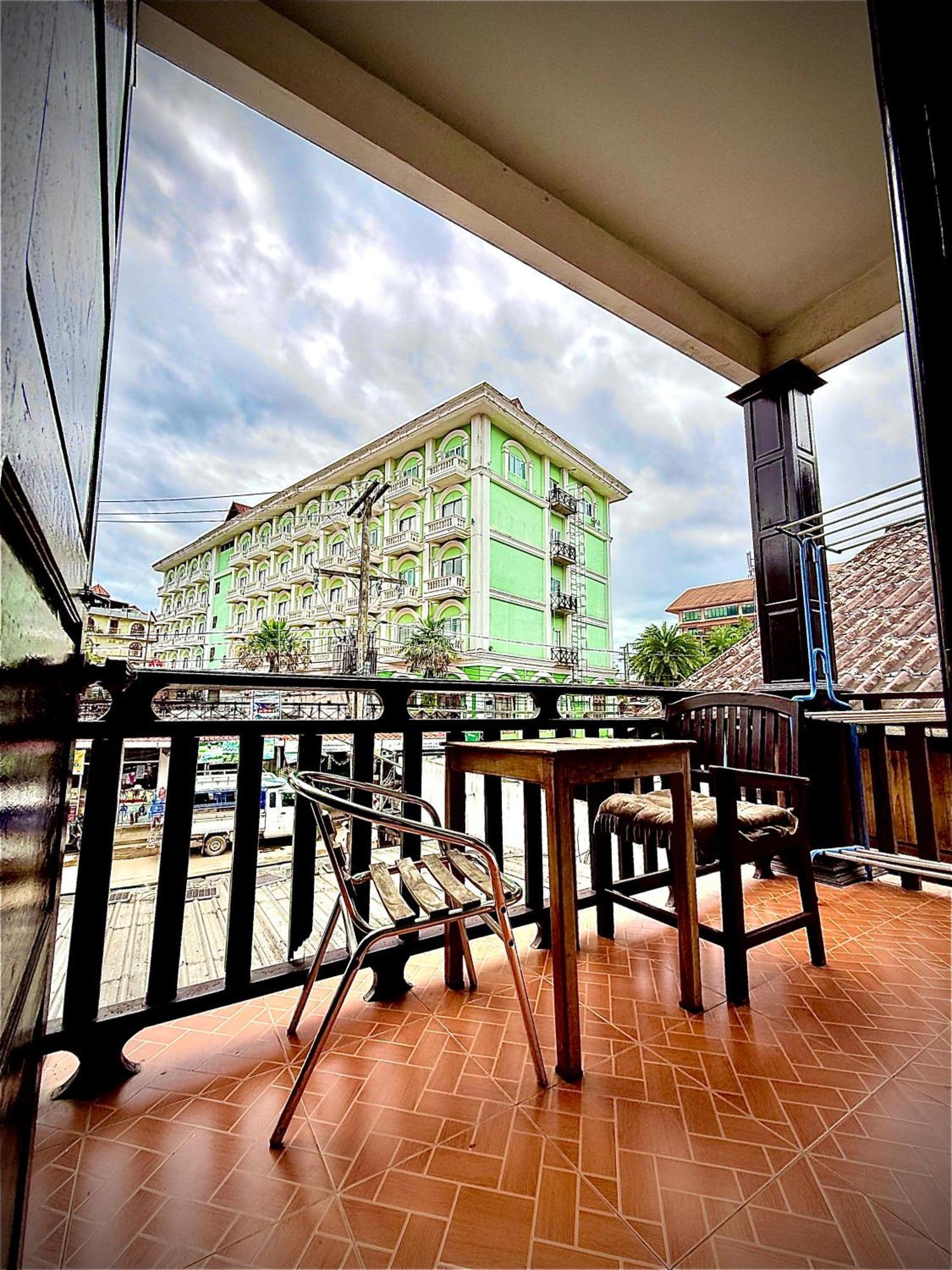 Domon Riverside Hotel Ванг-В'єнг Екстер'єр фото